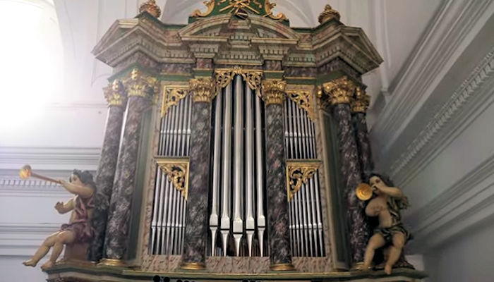 Descubre los encantos de Elche de la Sierra